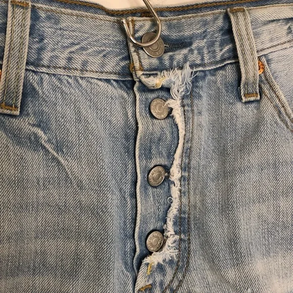 Levi’s Blue denim distressed shorts button fly Sz 28 raw hem Daisy Duke summer - Picture 5 of 9